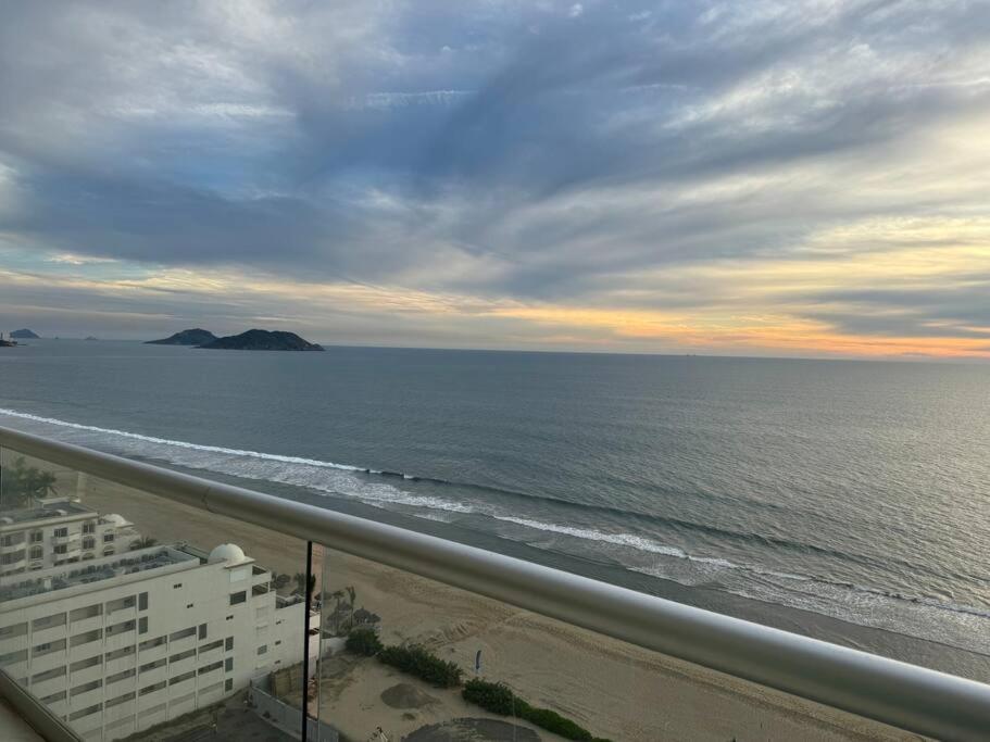 شقة Departamento De Lujo Vista Al Mar Piso 15 ماساتلان المظهر الخارجي الصورة